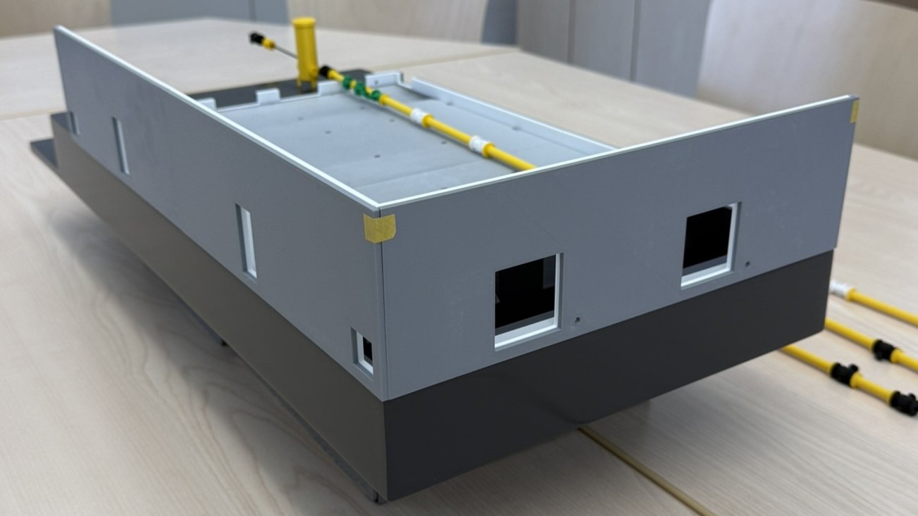 Architekturmodell Industrieanlage – Detailansicht Rohrsystem und Ventile
